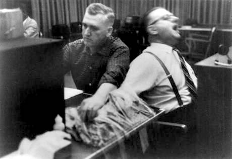 Experimento de Stanley Milgram: choques, autoridade e obediência - Blog de Psicologia Melkberg - participantes - choques - Stanley Milgram - professor - autoridade - resultados