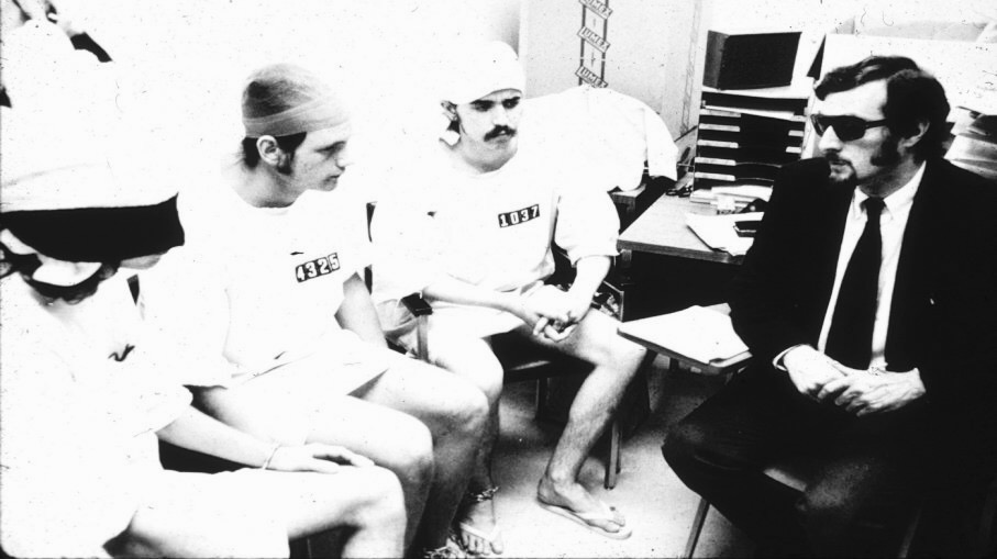 O Polêmico Experimento de Zimbardo, a Prisão de Stanford - blog de psicologia Melkberg - experimento - papel - guardas - prisioneiros - prisão - Stanford - Zimbardo