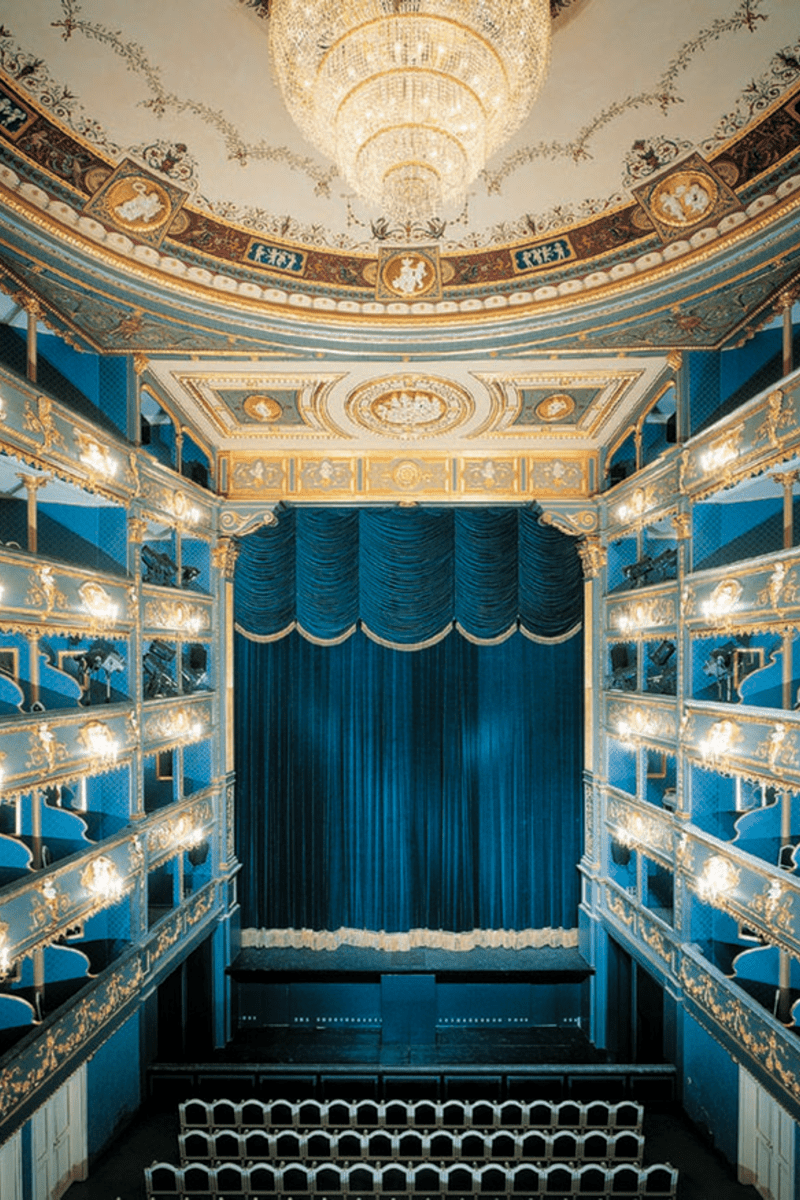 Mente e Redes Sociais - blog de psicologia Melkberg - Sociedade do Espetáculo - espetáculo - redes sociais - imagens - Guy Debord - mente - real - consumo - comportamento